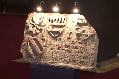 В Самаре презентовали плиту XV века из Каффы, найденную в Шигонах