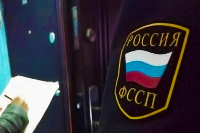 Судебные приставы заставили самарчанку пустить мужа в квартиру