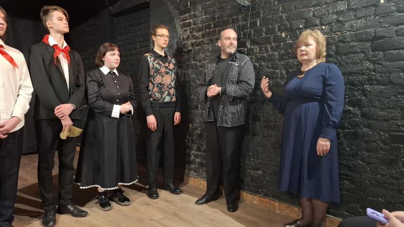 Самарские школьники поставили спектакль "Завтра была война" 