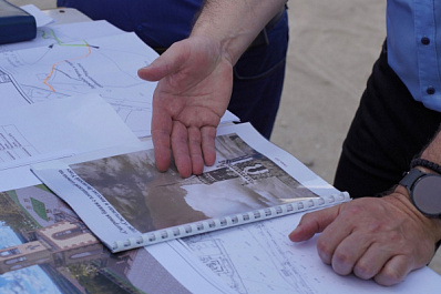 Дмитрий Азаров оценил ход строительства смотровой башни на горе Светелке