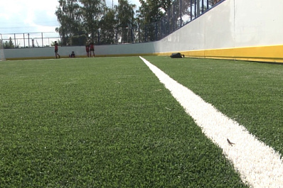 В Чапаевске появилась новая универсальная спортплощадка