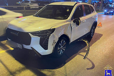 В Самаре ночью на Московском шоссе иномарка столкнулась с электросамокатом