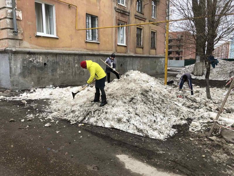 Коммунальные службы и жители Самары вышли на Гагаринский субботник