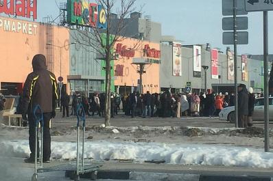 Полицейские ищут человека, сообщившего о минировании ТЦ Мега