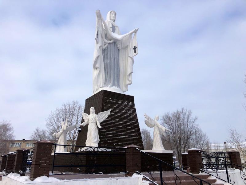 Жители Хворостянского района поблагодарили Дмитрия Азарова за преображение городов и сел