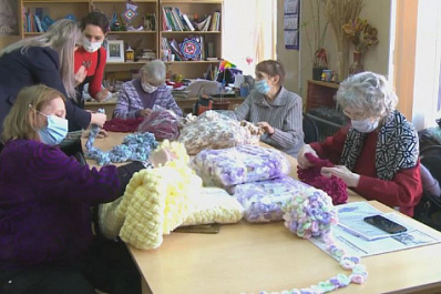 В регионе людей с нарушениями слуха обучают ручному вязанию  