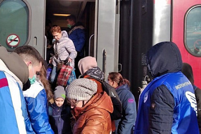 Не остаться в стороне: молодежное правительство открыло в Самаре пункт приема вещей для вынужденных переселенцев из ДНР и ЛНР