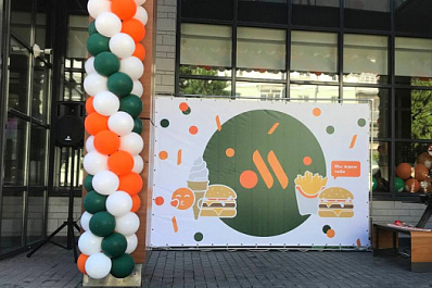 Не зарядиться, не фотографировать: в ресторанах сети "Вкусно - и точка" появились новые правила