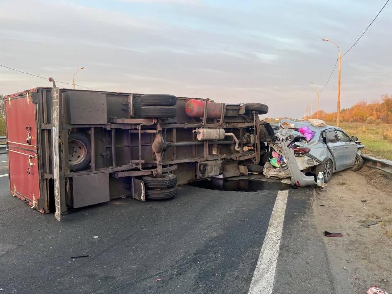 Под Самарой 5 октября в столкновении иномарки и "Газели" пострадала девушка