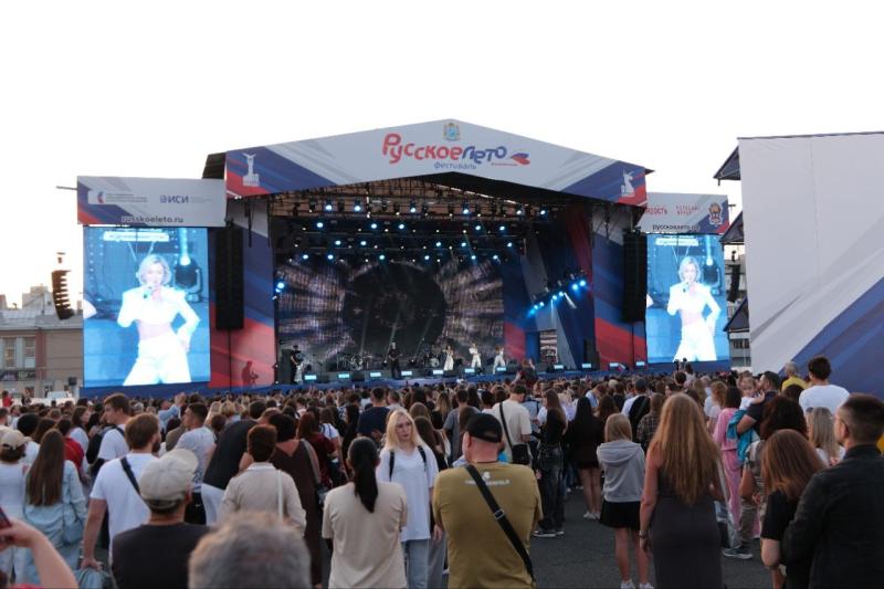 В Самаре фестиваль "Русское лето. ZaРоссию" объединил 10 тысяч человек