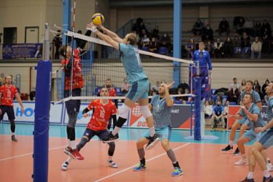 Своя сетка не помогла: волейбольная "Нова" дома уступила "Каме"