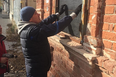 В Самаре заколотили окна в особняке Сурошникова