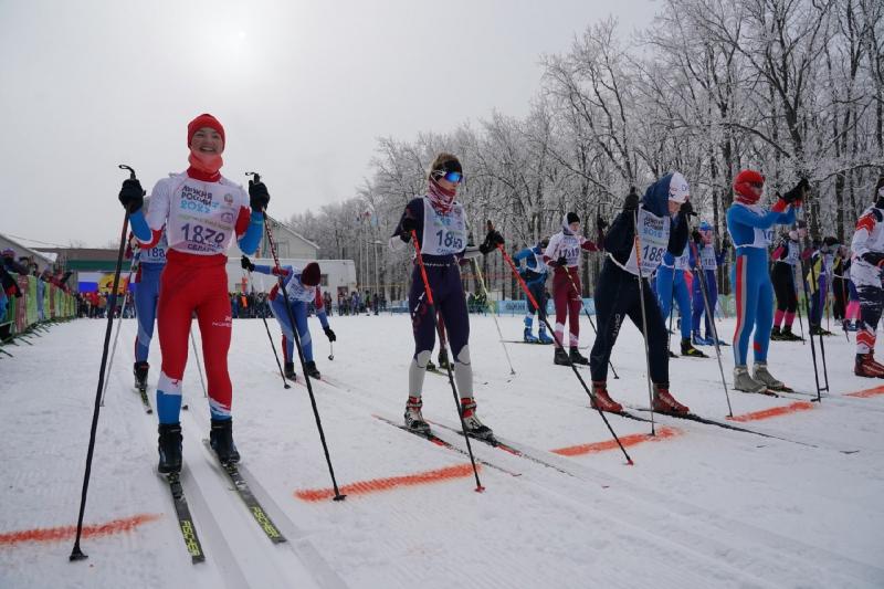 Олимпийский призер по биатлону Эдуард Латыпов поздравил участников областного этапа "Лыжни России"-2022