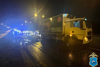 В Самаре 15 августа легковушка влетела в грузовик, который уже попал в ДТП