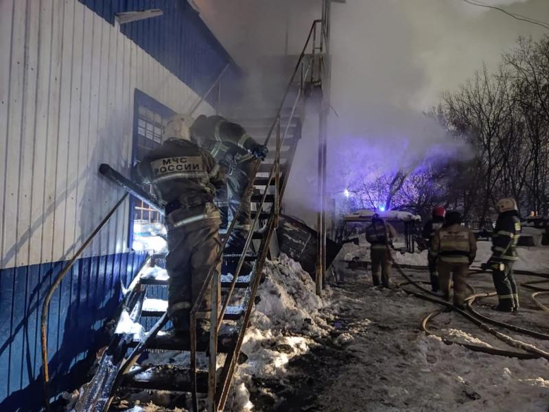 Ликвидирован пожар в производственном корпусе в Зубчаниновке