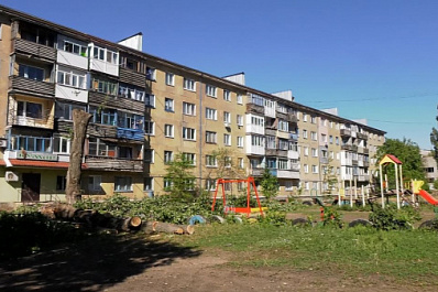 Не обновлялись с момента постройки: самарцы ремонтируют жилые дома в городе Снежное