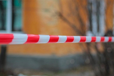 В Оренбурге очистили территорию у дома, где 9 мая обрушилась часть парапета