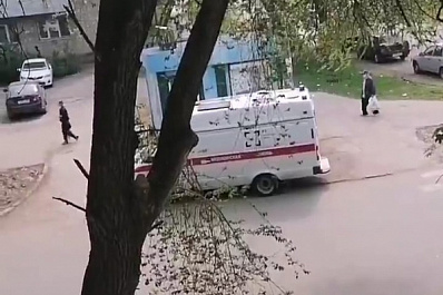 Поругали за гражданскую ответственность: в Самаре девушку раскритиковали за вызов скорой пьяному мужчине