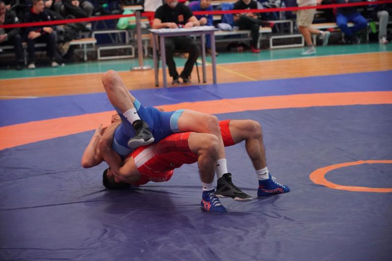 Студенты-борцы из Самарской области успешно выступили в Санкт-Петербурге