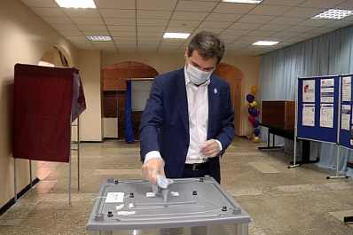 Главврач больницы Середавина Армен Бенян проголосовал по поправкам в Конституцию