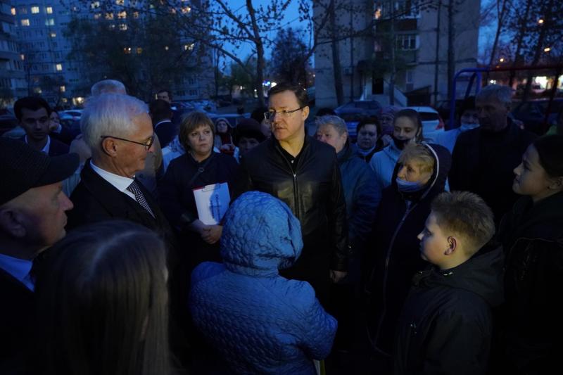 Дмитрий Азаров: "Обещаю поддерживать тех, кто сам что-то делает для своего двора и города"