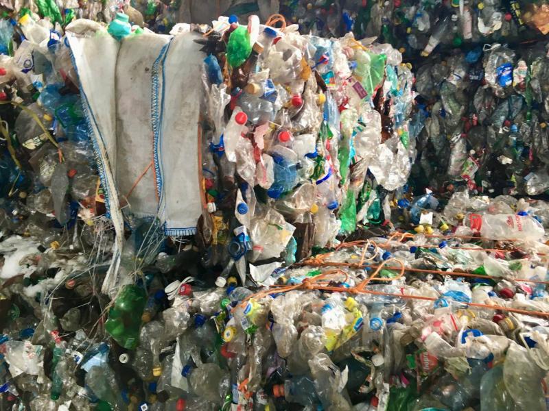 У Рубежного утилизируют незаконную свалку