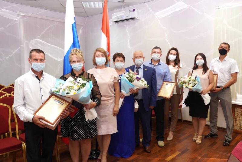 Крепкие супружеские пары Сызрани наградили в День семьи, любви и верности