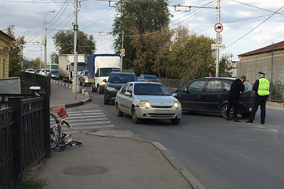 Двухкилометровая пробка образовалась на выезде из Самары в конце рабочего дня