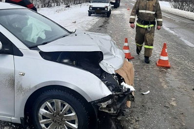 В Самарской области после столкновения трех автомобилей пострадали два человека