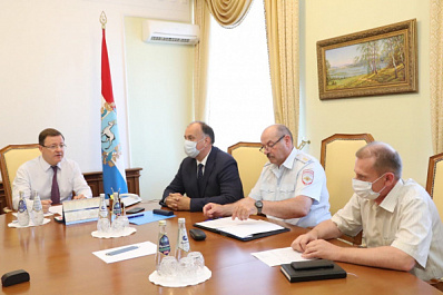 Дмитрий Азаров провел совещание с руководителями силовых структур региона