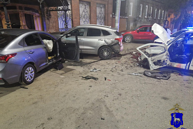 В Самаре ночью в историческом центре при столкновении "Гранта" и "Солярис" зацепили Haval