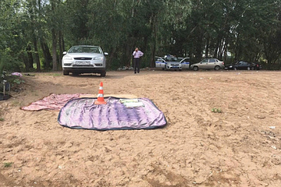 Под Самарой иномарка наехала на женщину, загоравшую на пляже