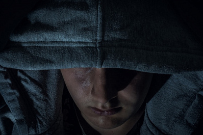 В Сызрани грабитель-рецидивист напал на девушку ночью на улице