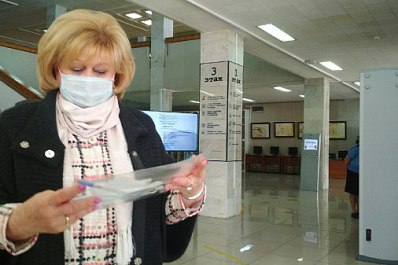 Сотрудники аппарата уполномоченного по правам человека по Самарской области проверяют избирательные участки