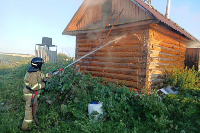 В Самарской области загорелась баня