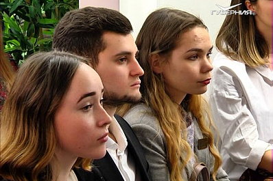 Диалог на равных провёл с молодёжью Дмитрий Азаров