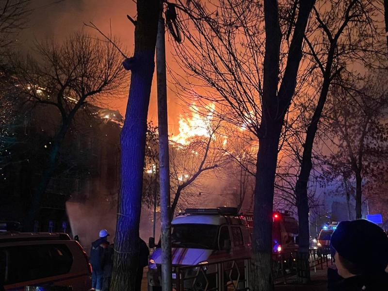 В МЧС рассказали, почему пожар в доме Челышева разгорелся так быстро