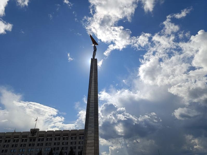 В Самаре на площади Славы курсанты-первокурсники приняли присягу