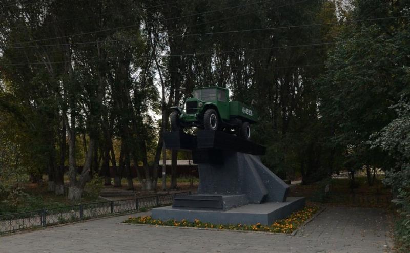 В Самаре обновят территорию у памятника "Шоферам и машинам. Потомкам в пример"