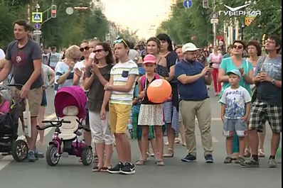 Поэтический баттл и роспись одежды ждут самарцев в выходные на улице Куйбышева