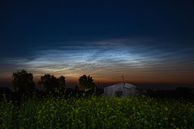 Перед рассветом в небе над Самарской областью увидели большое поле серебристых облаков