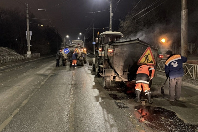 В Тольятти за месяц отремонтировали более 2 тысяч квадратных метров дорог
