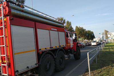 17 спецмашин и 58 пожарных минувшей ночью тушили дом в Самаре