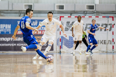 Мини-футбольная команда "Динамо Самара" вернулась из Сыктывкара с двумя победами