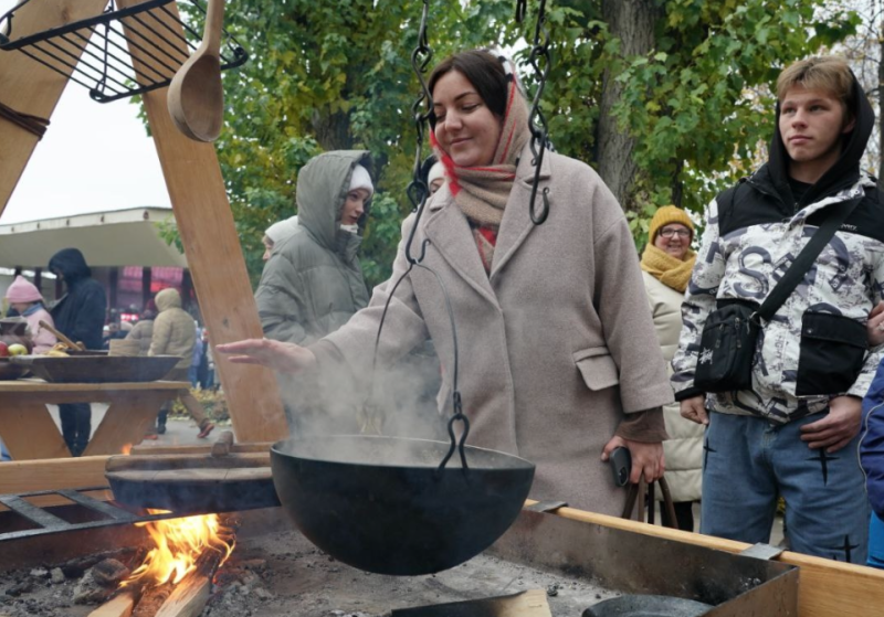 Видео: в Самаре прошел народный фестиваль традиций "Русский характер"