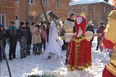 На улице Ерошевского в Самаре отметили Масленицу на новой игровой площадке