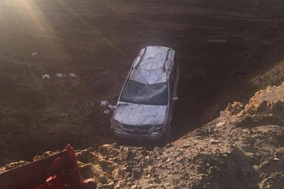 Четверо мужчин пострадали при падении Ларгуса с 6-метровой высоты под Сызранью