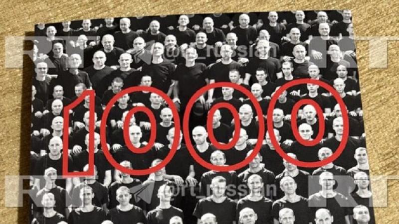 Появились фото книги с 1000 украинских пленных, которую Путин передал Трампу