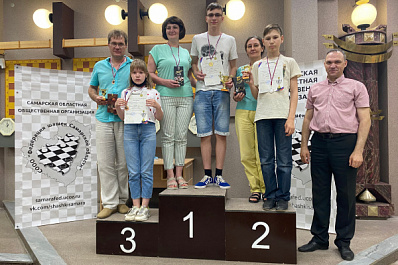 В Самаре прошел турнир семейных команд по русским шашкам