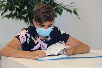 "Вся вакцинация - добровольная": что нужно знать о прививках подростков с 15 лет